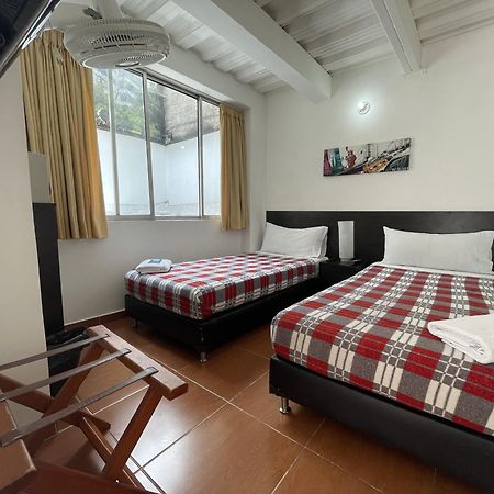 Hostal Lleras Calle 8 メデジン エクステリア 写真