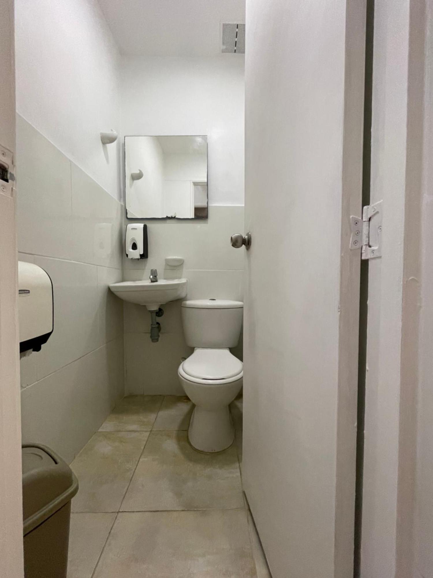 Hostal Lleras Calle 8 メデジン エクステリア 写真