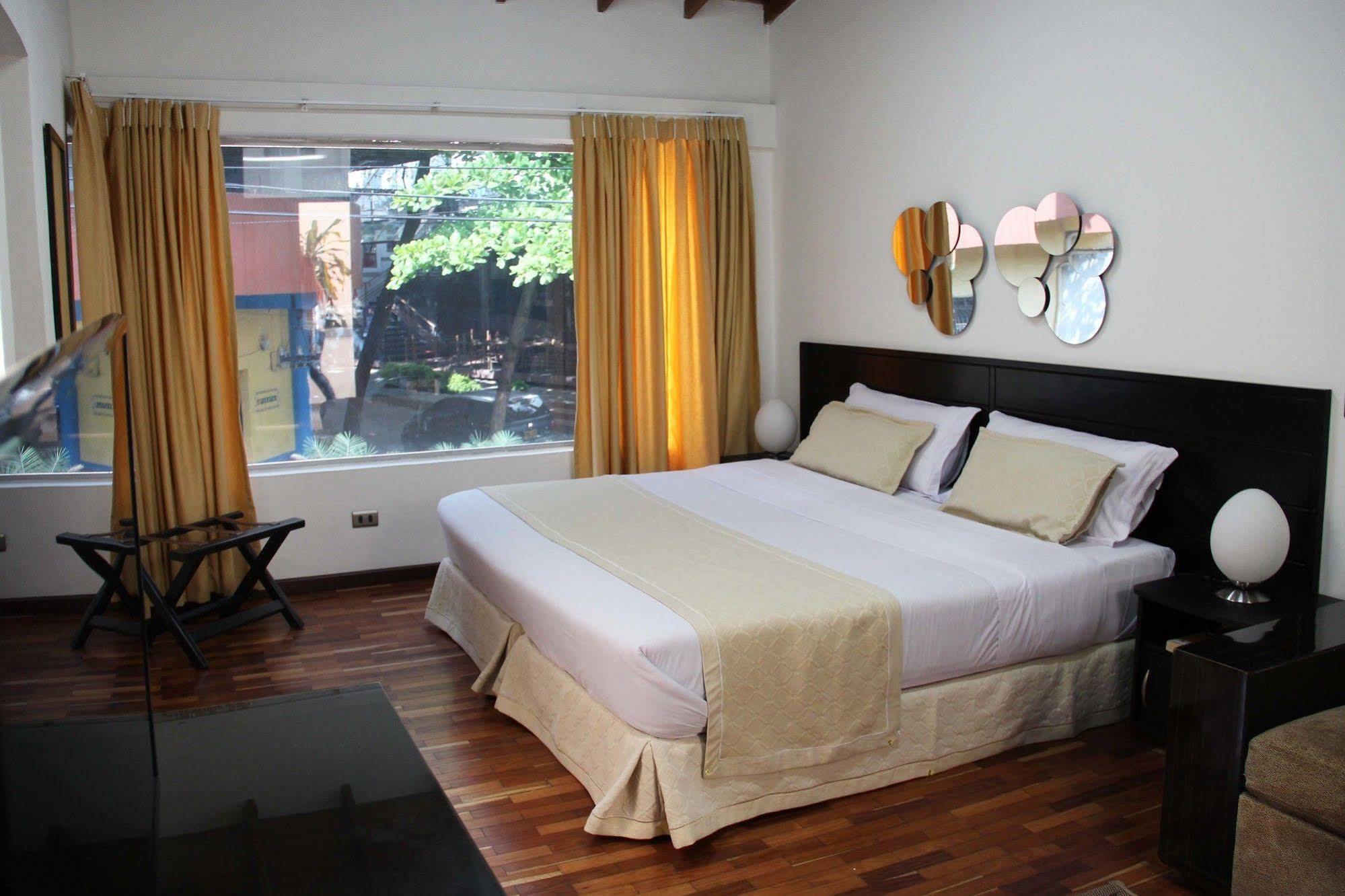 Hostal Lleras Calle 8 メデジン エクステリア 写真